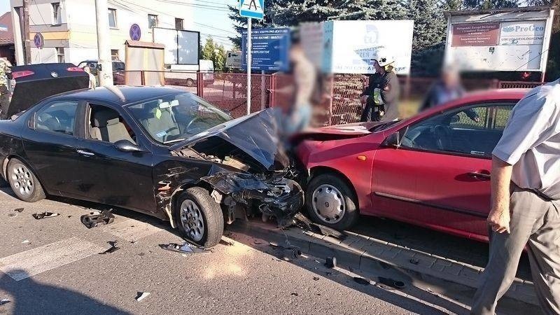 Nowy Sącz Pięć samochodów rozbitych w zderzeniu na Głowackiego [ZDJĘCIA]