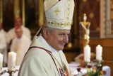 „Zabawa w chowanego” - Sekielscy ujawnili pedofilię ks. Arkadiusza Hajdasza w diecezji kaliskiej. Biskup Janiak przenosił go na inną parafię