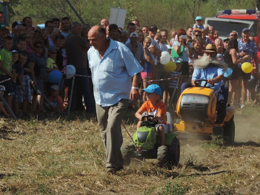 Wyścigi Traktorów na polach Wielowsi to niezwykła impreza...