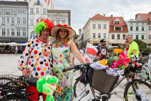 Ulicami Bydgoszczy - jak w każdy ostatni piątek miesiąca - przejechała Masa Krytyczna. Zapraszamy do obejrzenia zdjęć.