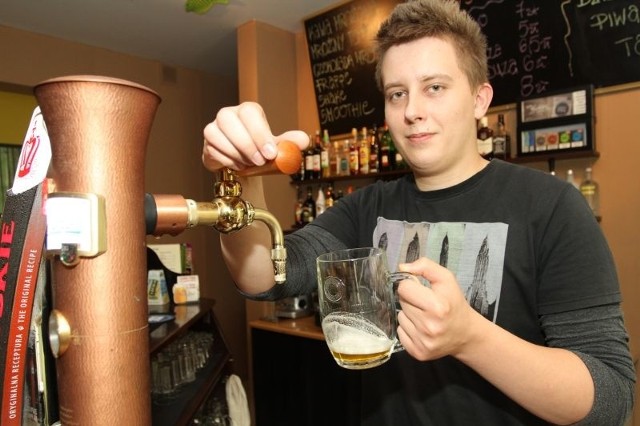 Filip Majcher, barman z kieleckiego klubu Krockodyl, dostał się do ogólnopolskiego finału konkursu barmańskiego Pilsner Urquell Polish Master Bartender 2014.