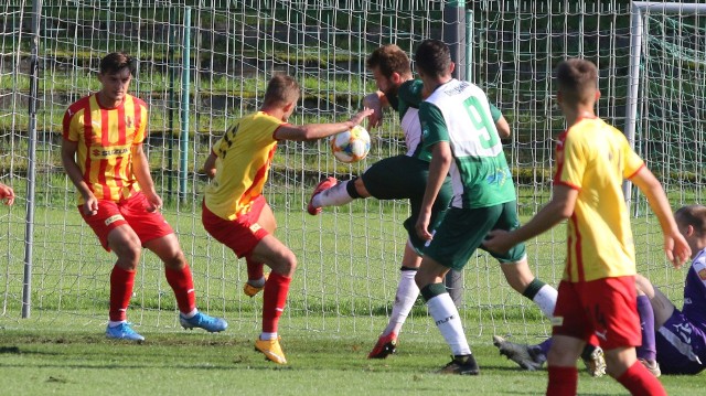 Rezerwy Korony Kielce grają dziś z Podlasiem Biała Podlaska. Jeśli wygrają, zostaną liderem trzeciej ligi.