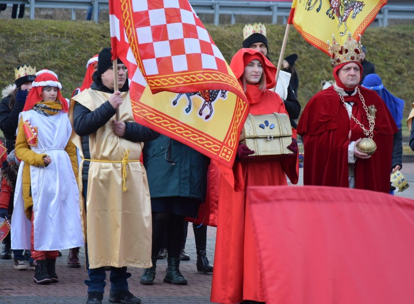 Ostrołęka. Orszak Trzech Króli 2022. W tym roku skromniej niż zwykle. 6.01.2022. Zdjęcia