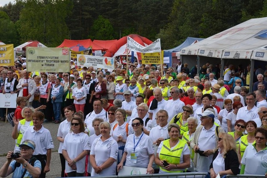 W Senioriadzie wzięło udział prawie 900 osób ZDJĘCIA