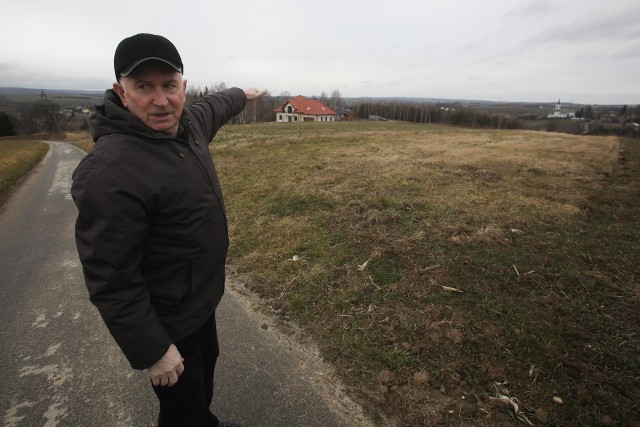 Nad krzywdą Gajdków pochylali się już liczni urzędnicy gminni, powiatowi, notariusze, sędziowie, prokuratorzy, naczelnicy, burmistrzowie, policjanci i geodeci. Oczekiwanej sprawiedliwości pan Edward się jednak nie doczekał.