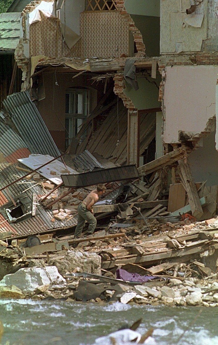 Stronie Śląskie 29-07-1997. Woda zniszczyła dom przy ulicy...