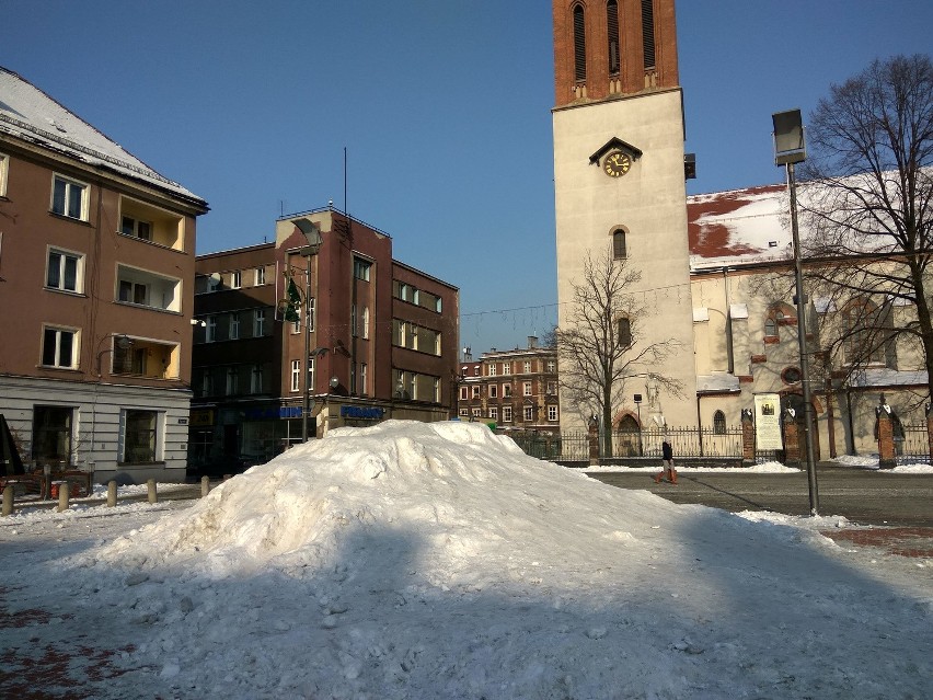 Urzędnicy zapraszają na górkę śniegu na Rynek w Bytomiu