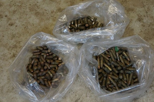 W jednym z garaży w Siemianowicach Śląskich policjanci znaleźli broń i narkotyki