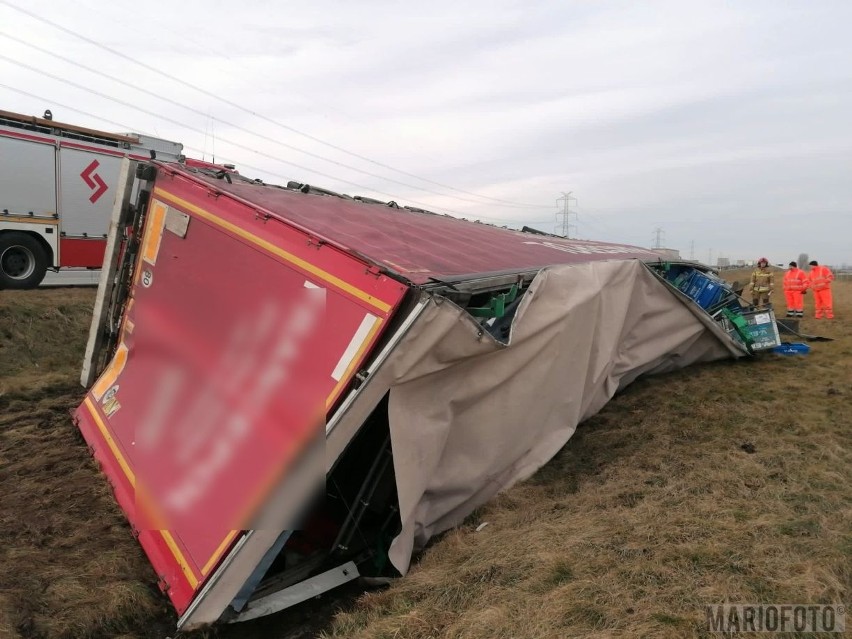 Wypadek na A4 niedaleko Wrocławia. Wywróciła się ciężarówka 