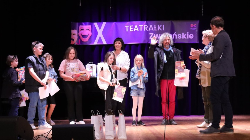 Teatrałki Zwoleńskie w Kinie Świt. Na scenie prezentowali się mali aktorzy. Zwyciężył teatr ze Zwolenia