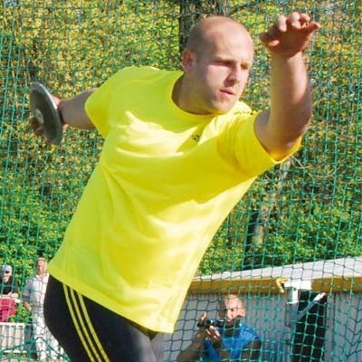 Wicemistrz olimpijski Piotr Małachowski w kole na stadionie w białostockim Zwierzyńcu czuł się bardzo mocny
