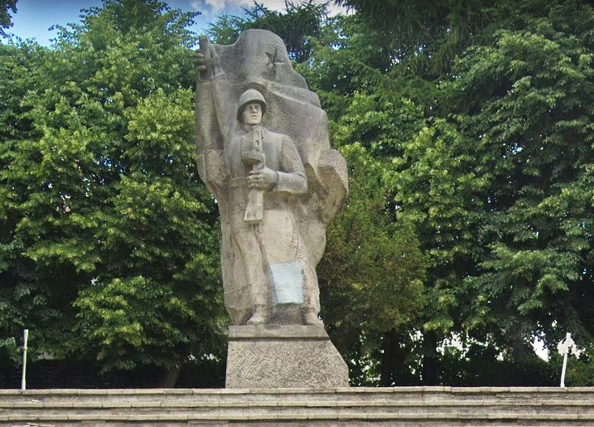 Tzw. Pomnik Iwana w centrum  Żukowa na Pomorzu