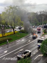 Kraków. Pożar taksówki na Alejach Trzech Wieszczów [ZDJĘCIA]
