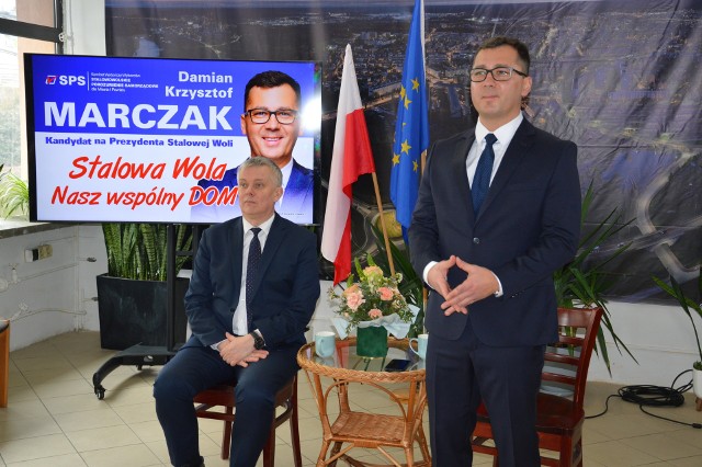 Tomasz Siemoniak w sztabie Stalowowolskiego Porozumienia Samorządowego i kandydat na prezydenta miasta Damian Marczak. Więcej na kolejnych zdjęciach