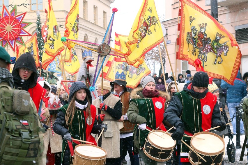 Orszak Trzech Króli w Lublinie. Tysiące osób wzięło udział w procesji (ZDJĘCIA, WIDEO)