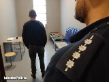 Pijany 24-latek dewastował zaparkowane pojazdy. Szybko zatrzymali go policjanci