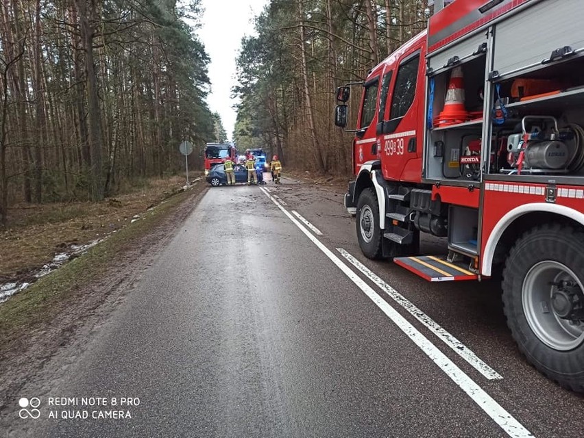 Wypadek na trasie Nowe Wykno - Gołasze Puszcza. W zderzeniu dwóch samochodów osobowych ranna została kobieta [ZDJĘCIA]