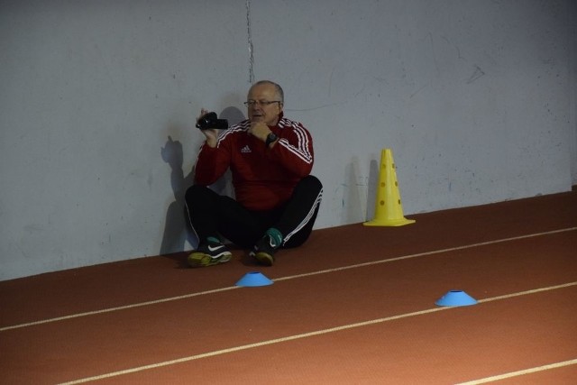 Verner Liczka, trener Radomiaka podczas poniedziałkowego treningu w hali.