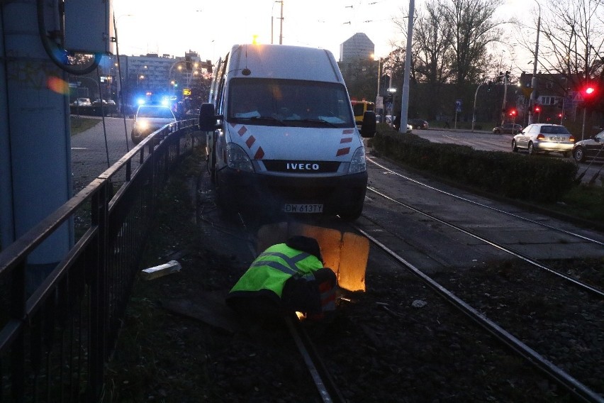 Torowisko na Sępolno się rozsypało. Nie jeżdżą tramwaje