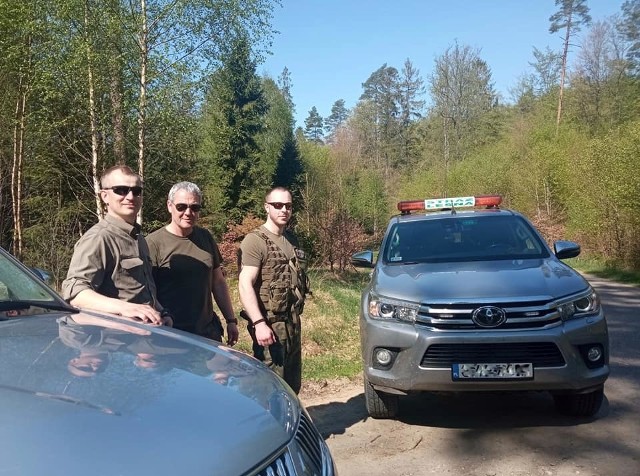 Leśnicy uratowali bielika. Ptak został ranny podczas walki.