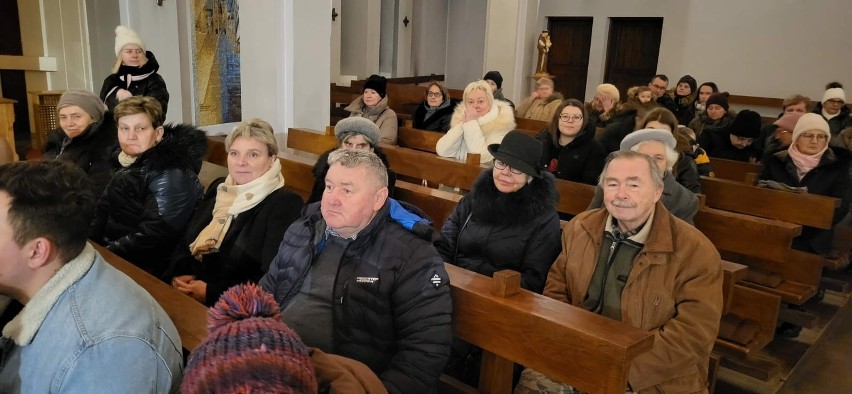 Zespoły z gminy Masłów wystąpiły w kościele w Dąbrowie. Zobacz zdjęcia