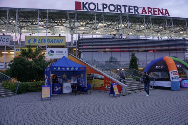 Kolektura pracuje od momentu otwarcia bramek stadionu do zakończenia meczu.