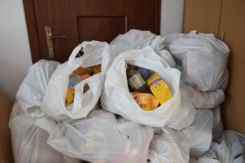 Caritas Diecezji Sandomierskiej wydaje świąteczne paczki żywnościowe. Ponad 200 osób otrzyma wsparcie