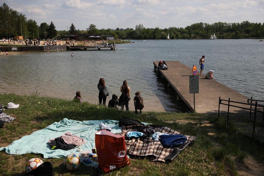 Kraków. W mieście od kilku dni lato, więc na Bagrach też leżaki i piknikowanie [ZDJĘCIA]