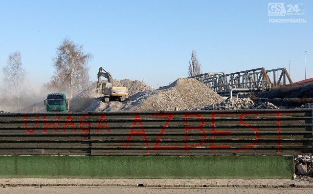 Póki co na terenie dawniej Baltony trwają prace rozbiórkowe, wykonawca prac zapewnił nas, że prowadzi prace zgodnie z przepisami i nie ma zagrożenia.