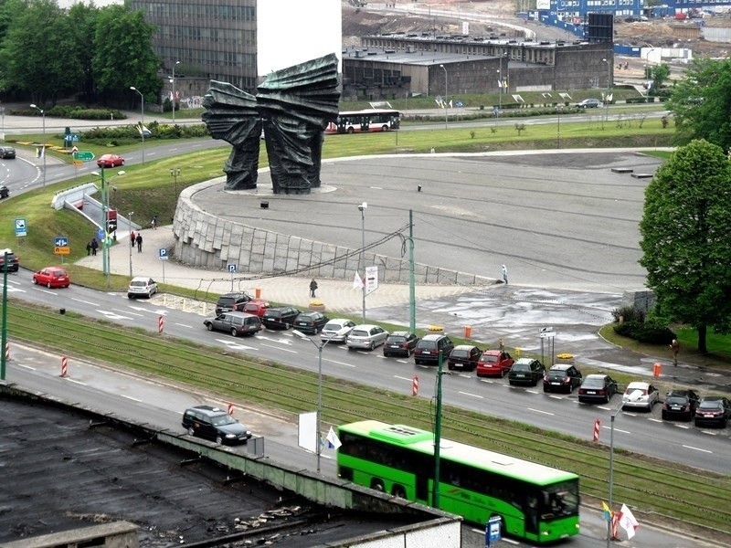 Aleja Korfantego (od Ronda w stronę rynku) przejdzie...