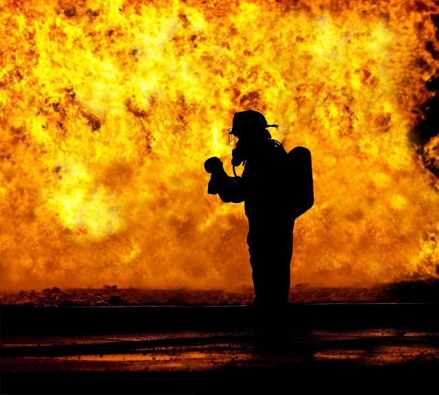 Jednostki straży pożarnej opanowały sytuację (zdjęcie ilustracyjne)