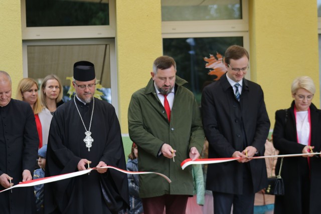 Otwarcie placu zabaw i terenu wokół przedszkola z oddziałami integracyjnymi im. Jana Pawła II w Supraślu