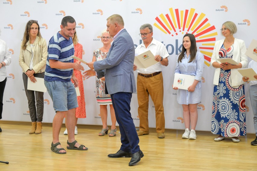 Białystok. Prezydent podziękował wolontariuszom zaangażowanym w pomoc Ukraińcom. Wyróżnieni otrzymali karnet na  New Pop Festival 2022
