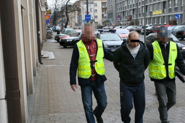 Zatrzymano dwóch mieszańców Lublina. Policjanci zabezpieczyli 45 tys. paczek papierosów, których wartość to ok. milion złotych.