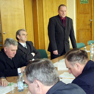 Na odwołanie Mieczysława Baszki (stoi) ze stanowiska dyrektora zgodziła się też rada powiatu sokólskiego, w której zasiadał
