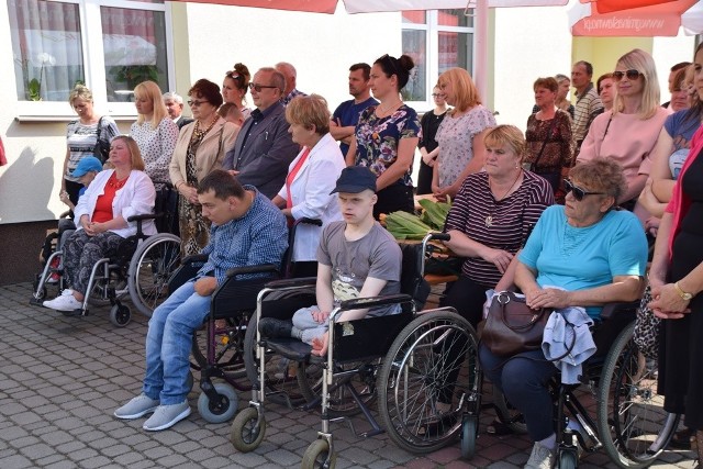 Na otwarciu wypożyczalni sprzętu rehabilitacyjnego były m.in. osoby niepełnosprawne, przedstawiciele stowarzyszeń i sołtysi