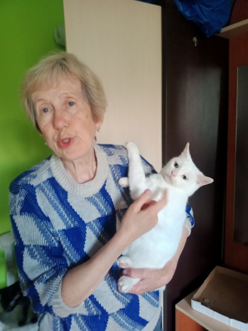 Seniorka uciekła z Ukrainy z kilkunastoma zwierzakami. Potrzebna pomoc 