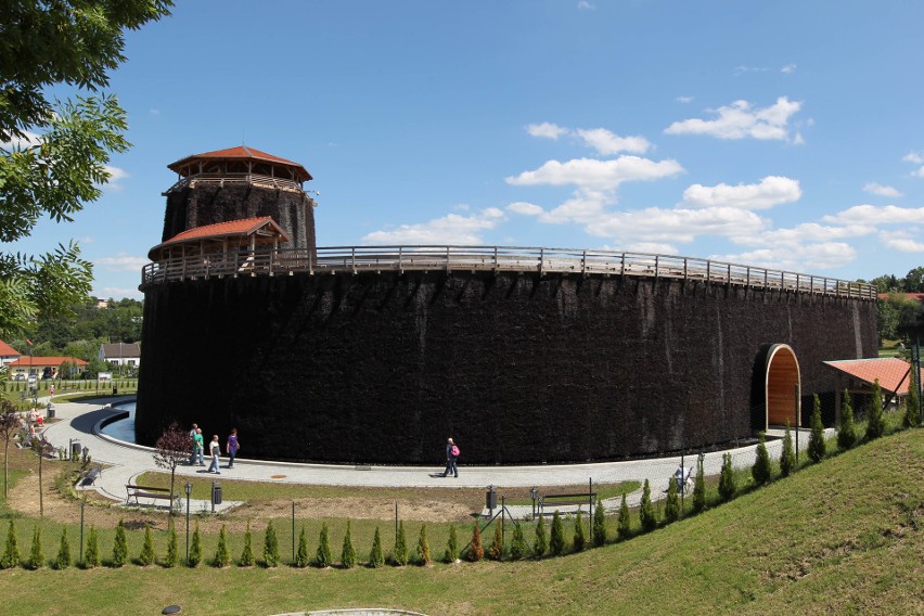 Koronawirus. Wieliczka: Kopalnia Soli, tężnia i uzdrowisko nieczynne dłużej niż planowano  