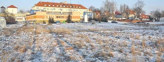 dzałki SzczecinekDziś rozległy teren na tyłach szpitala jest zupełnie niewykorzystany.