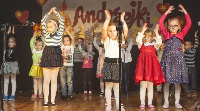 Andrzejkowy wieczór była także okazja do prezentacji artystycznych dzieci uczestniczących w zajęciach sekcji Pińczowskiego Samorządowego Centrum Kultury.