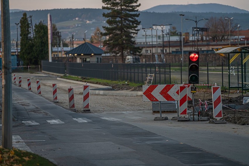 Nowy Sącz. Trwa remont ul. Wyspiańskiego. Ruchem sterują światła [ZDJĘCIA]