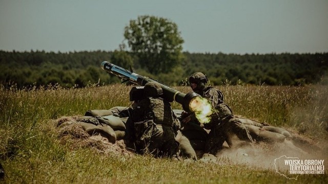 Szef MON Mariusz Błaszczak poinformował o zakupie kolejny wyrzutni i pocisków Javelin dla polskiej armii.