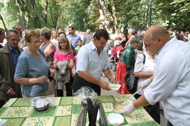 Festyn zolnierski w parku miejskim w Kielcach