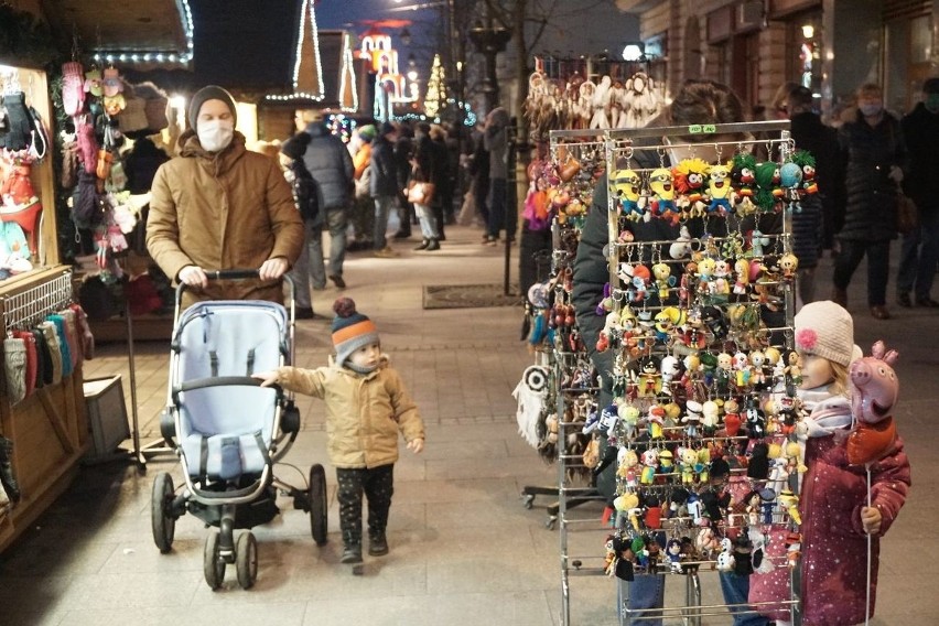 Jarmark Bożonarodzeniowy na Piotrkowskiej. Zobacz, co można kupić na straganach ZDJĘCIA