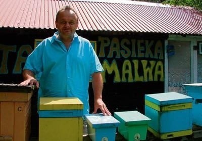 Krzysztof Zych, bartnik i pszczelarz z Grojca, stracił w tym roku 20 procent pszczół FOT. EWELINA SADKO
