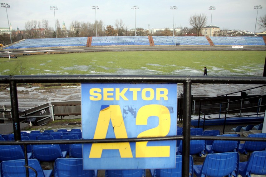 Stadion żużlowy na razie rozkopany. Trwają remonty (ZDJĘCIA)