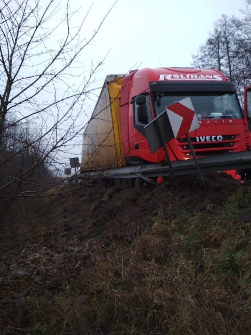 Wypadek w Załachowie. Droga Żnin - Łabiszyn zablokowana [zdjęcia]