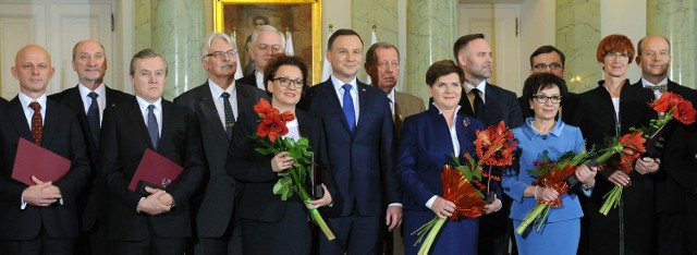 Prezydent Andrzej Duda pogratulował nowym przedstawicielom rządu i podziękował, że powstał on „tak szybko”.