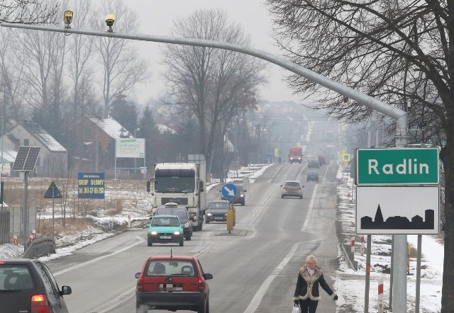 Chociaż kamery w Radlinie jeszcze nie są podłączone do prądu, kierowcy na ich widok od razu zwalniają.