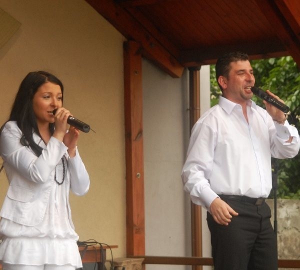Dominika i Janusz Żyłka - śpiewający duet córki i ojca wystąpi w Spóroku w niedzielę.